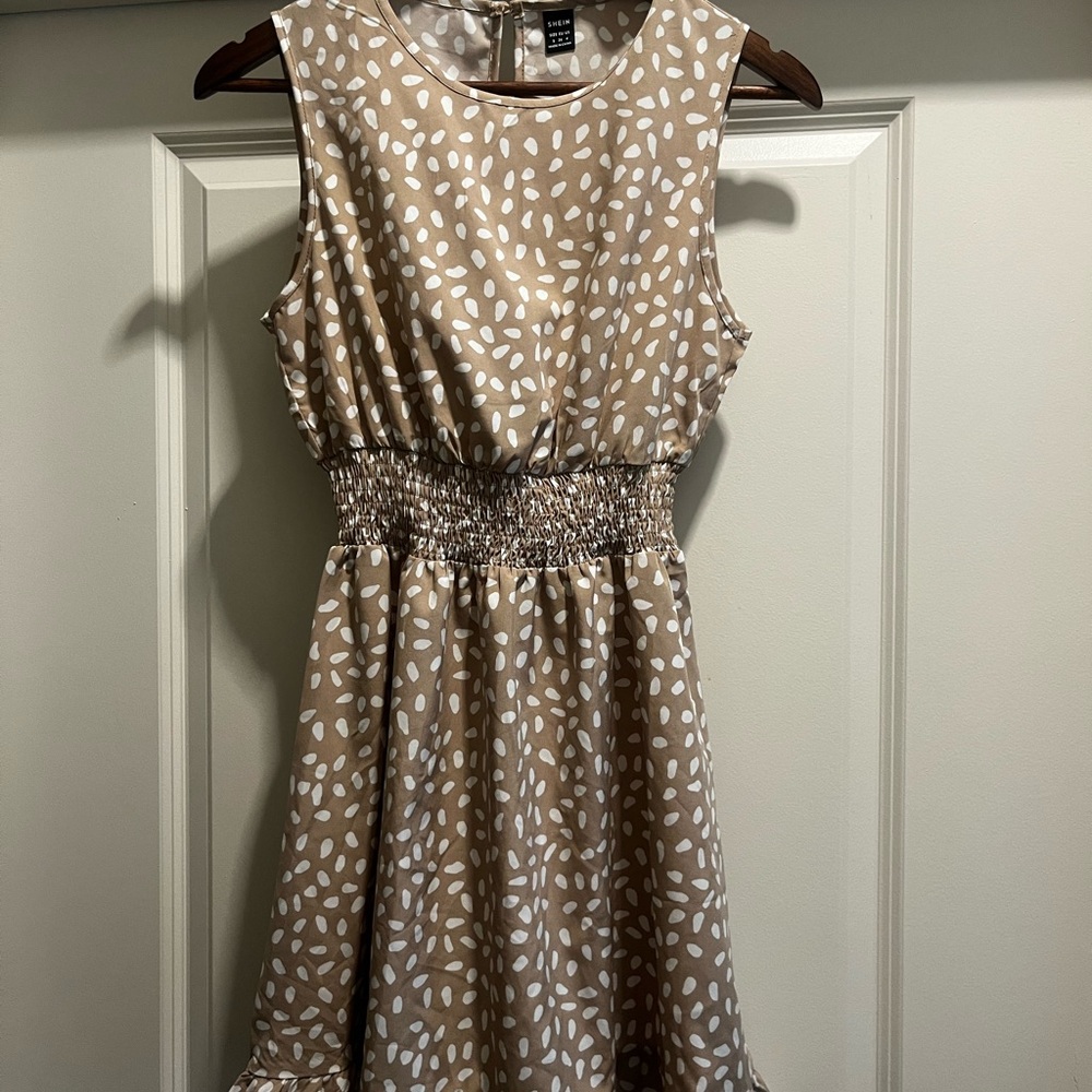 Woman’s Beige and White Patterned Dress short and thin summer dress size small 4